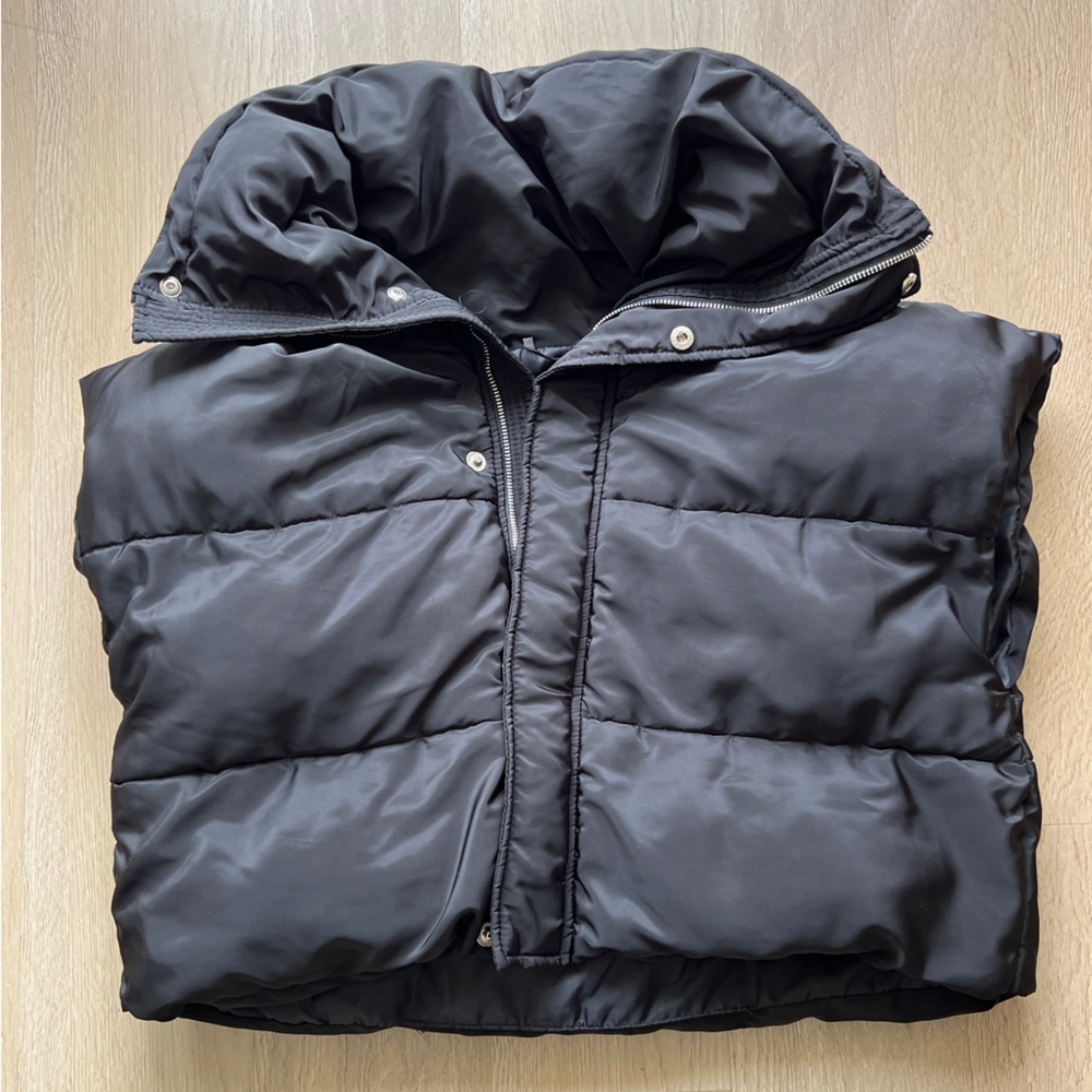 Oversized Cropped Black Puffer Vest
